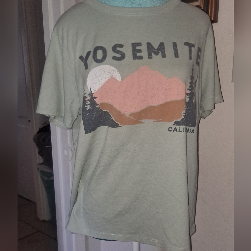 Zoe & Liv tshirt size M